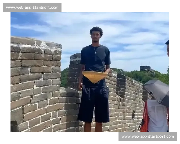 文班亚马少林寺剃度修行 获少林一段段位 风车扣篮燃爆现场