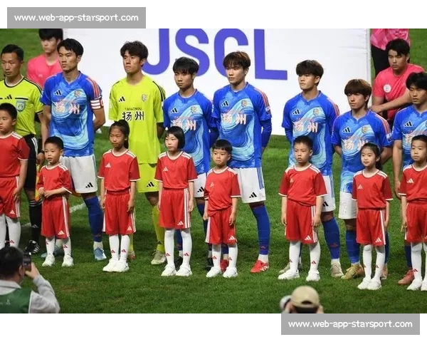 淮安南京德比现争议铲球！激烈对抗下险酿乌龙